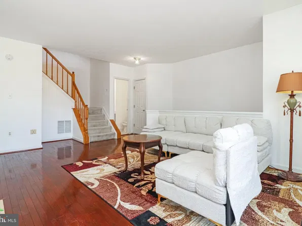 14415 Fallscliff Ln, Centreville, VA 20120