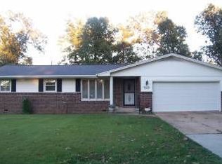 1914 Donna Cir, Lebanon, MO 65536