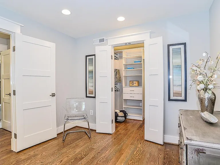 1919 N Dinwiddie St #2 — Photo 22