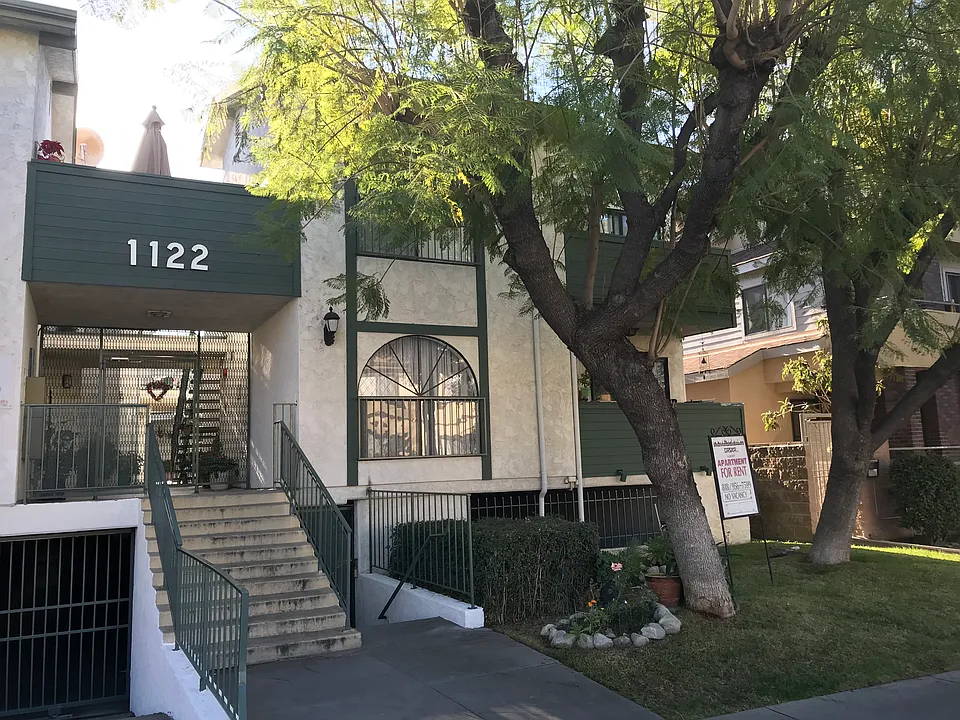 1122 Linden Ave #15