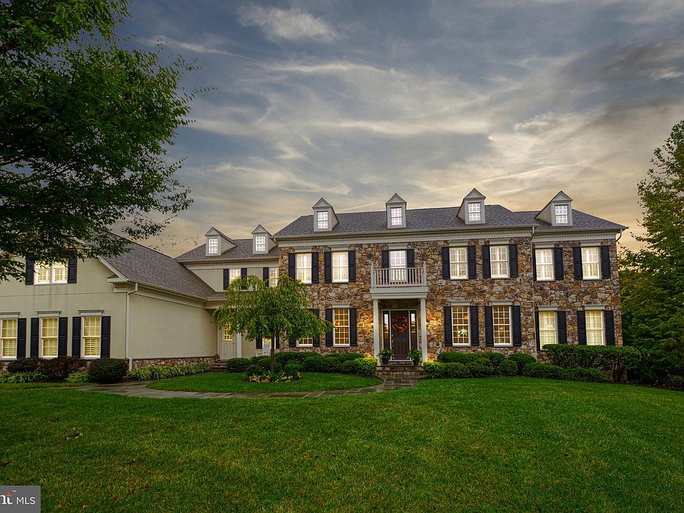 1st image of 43571 World Woods Ct