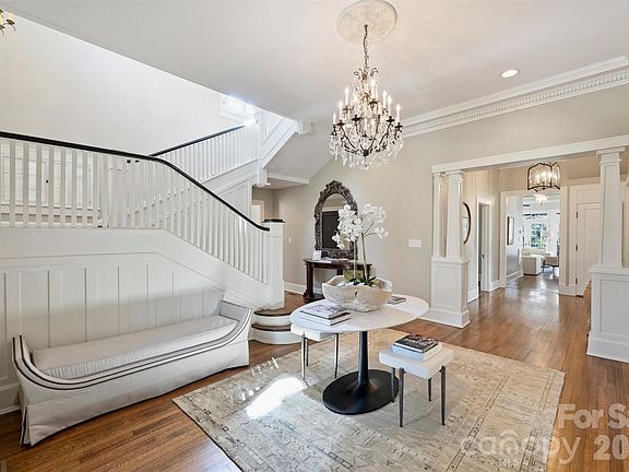 3rd image of 1136 Queens Rd