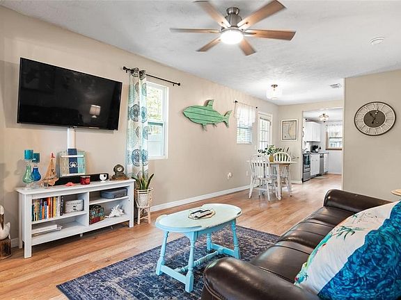 3rd image of 508 5TH AVENUE NE