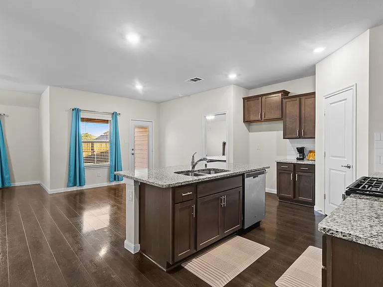 513 Spur Rdg — Photo 3