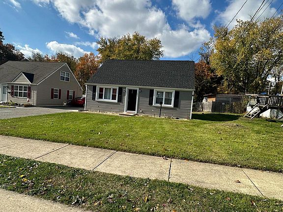 2nd image of 303 Clyde St