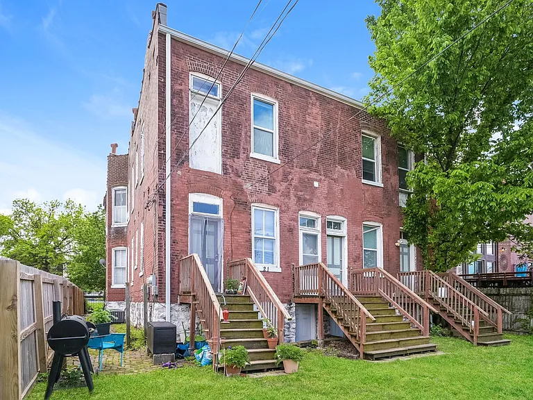 2821-2823 Henrietta Pl — Photo 15