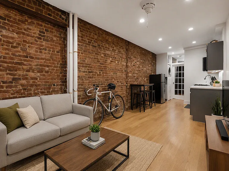 331 S 1st St #2L — Photo 11