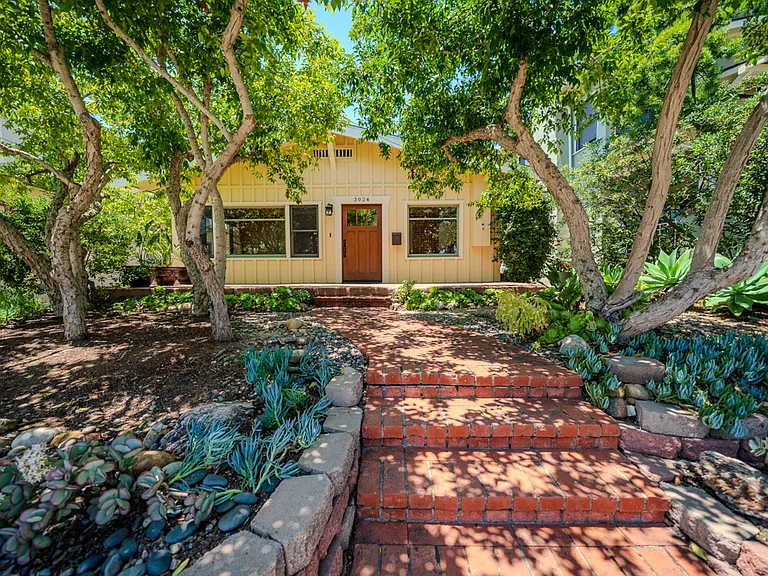 3924 Alameda Pl — Photo 1