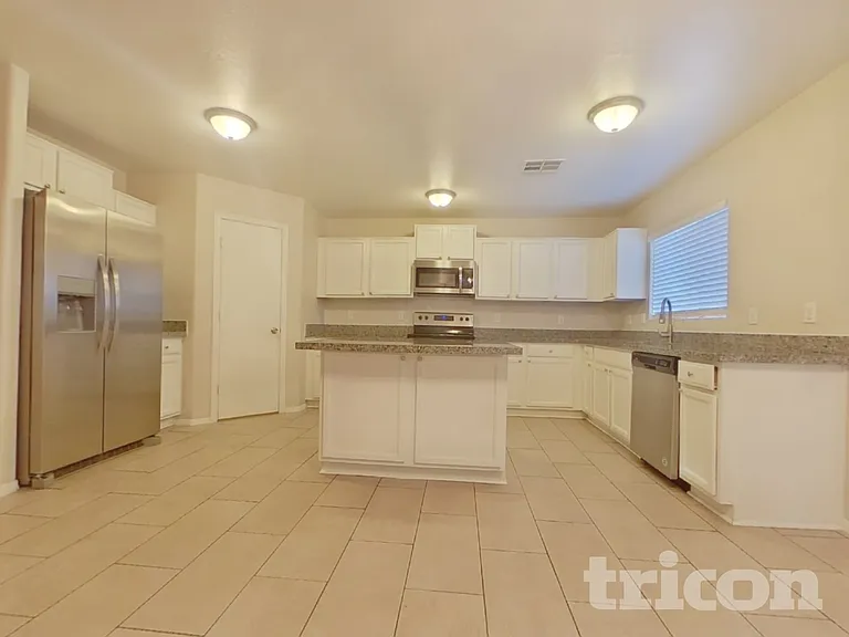 22244 W Sonora St — Photo 7