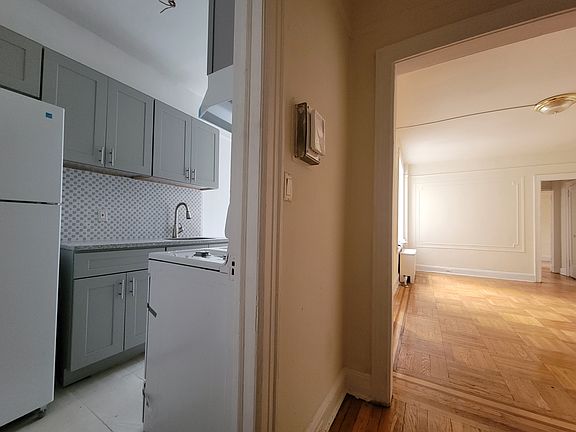 4th image of 44-15 43rd Ave #H4