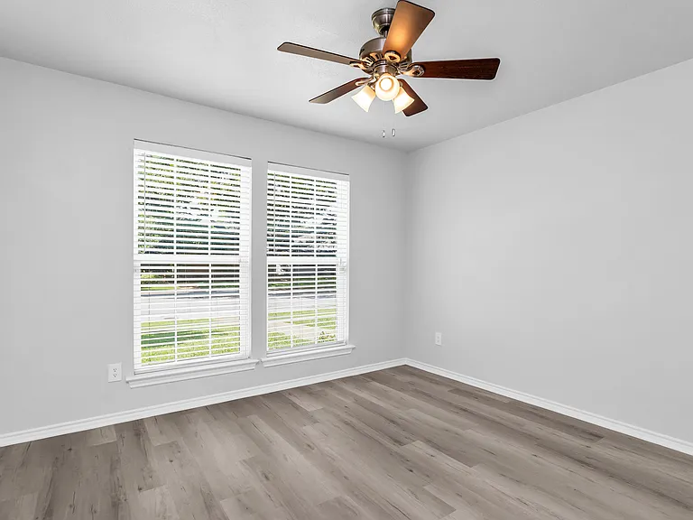 7233 Rustic Valley Dr — Photo 12