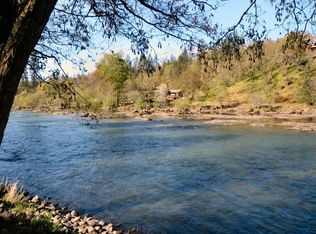 530 Park Dr, Shady Cove, OR