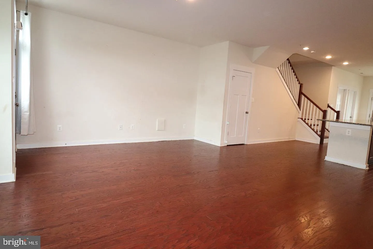 3 bed, 2.5 bath, 2111 sqft, $2,000 — Photo 4
