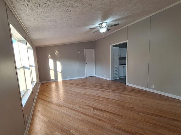 5th image of 2670 Allen St