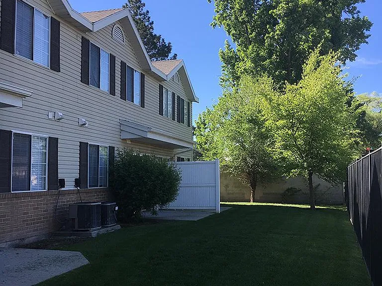 1655 S Riverside Dr — Photo 19