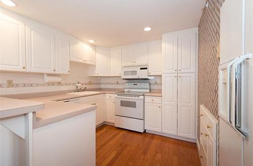 3rd image of 53 Warren St APT 305