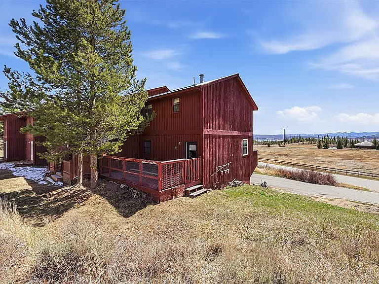 2 bed, 1.5 bath, 1100 sqft, $2,200 — Photo 2