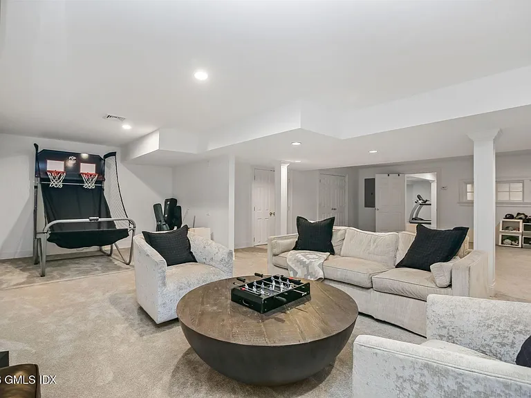 28 Cliffdale Rd — Photo 5