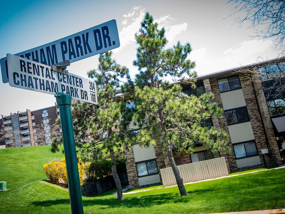 Carriage Park Apartments Street Sign
