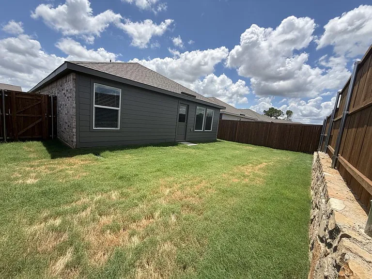 2524 Guineas Ln — Photo 15