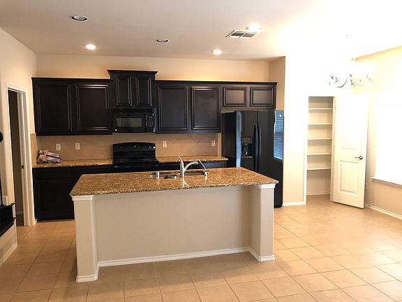 5th image of 2244 Abbey Ln