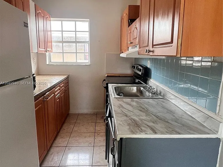 608 SW 15th Ave #3 — Photo 7