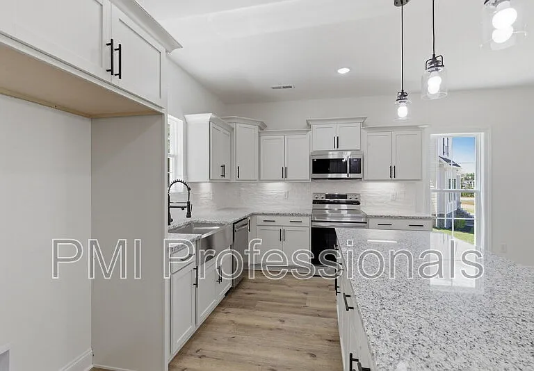 408 Legions Ct — Photo 11