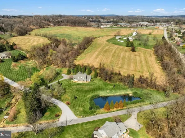 101 Fairfax Dr, York, PA 17403