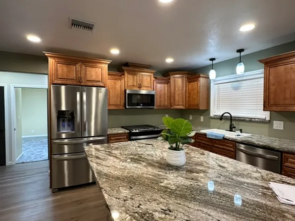 5763 E Tarpey Dr, Fresno, CA 93727