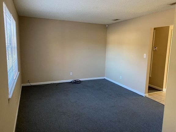 4th image of 7 Shanna Cir APT B