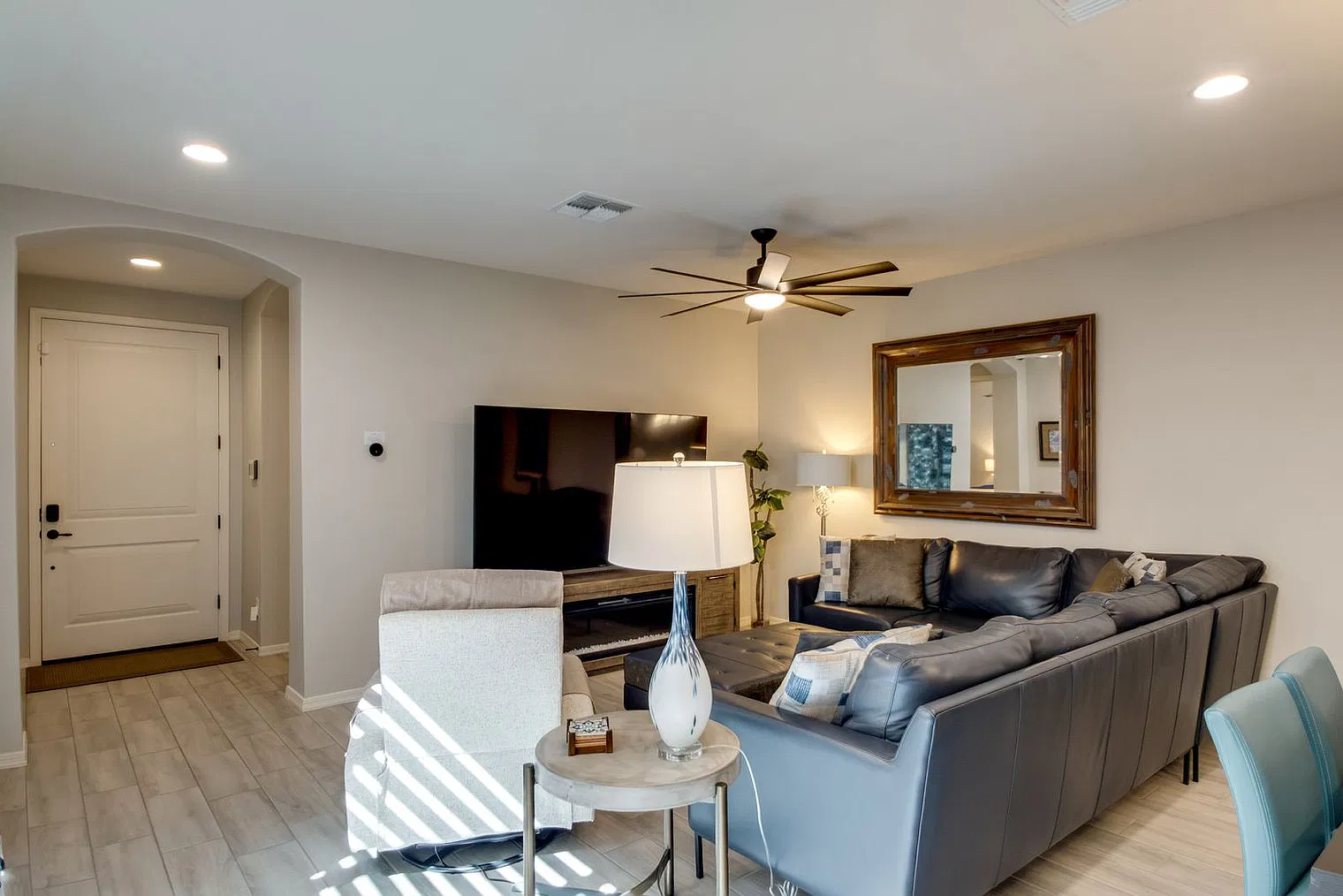 4 bed, 3.0 bath, 2389 sqft, $4,682 — Photo 3