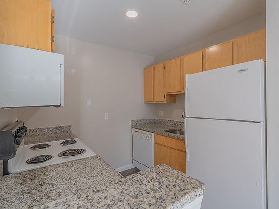5th image of 1932 Cologne Ave #F33d5ee9d