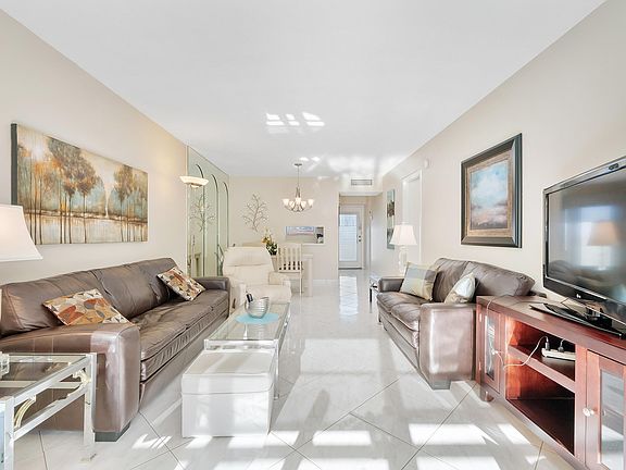 5th image of 2900 NW 47th Terrace #304b