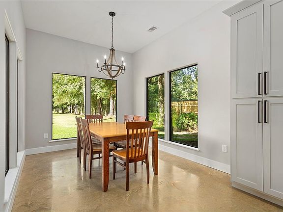 2nd image of 307 Brentwood Drive