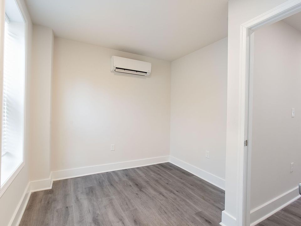 1st image of 3328 Argyle St #6