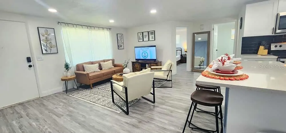 3 bed, 2.0 bath, 1354 sqft, $2,200 — Photo 3