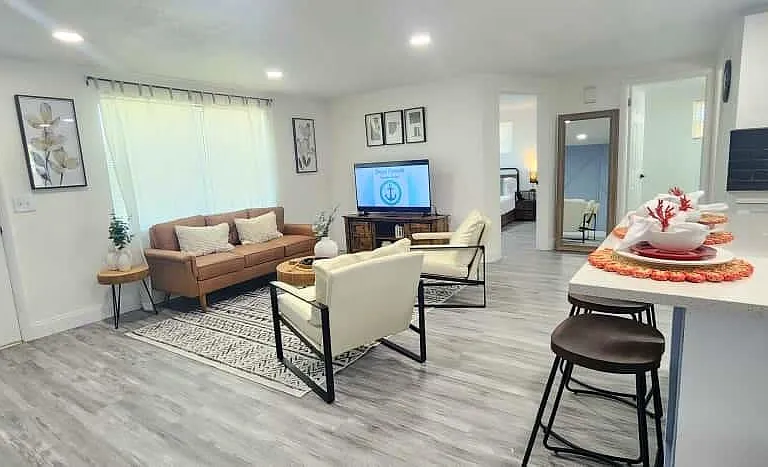 4012 Valencia Dr — Photo 3