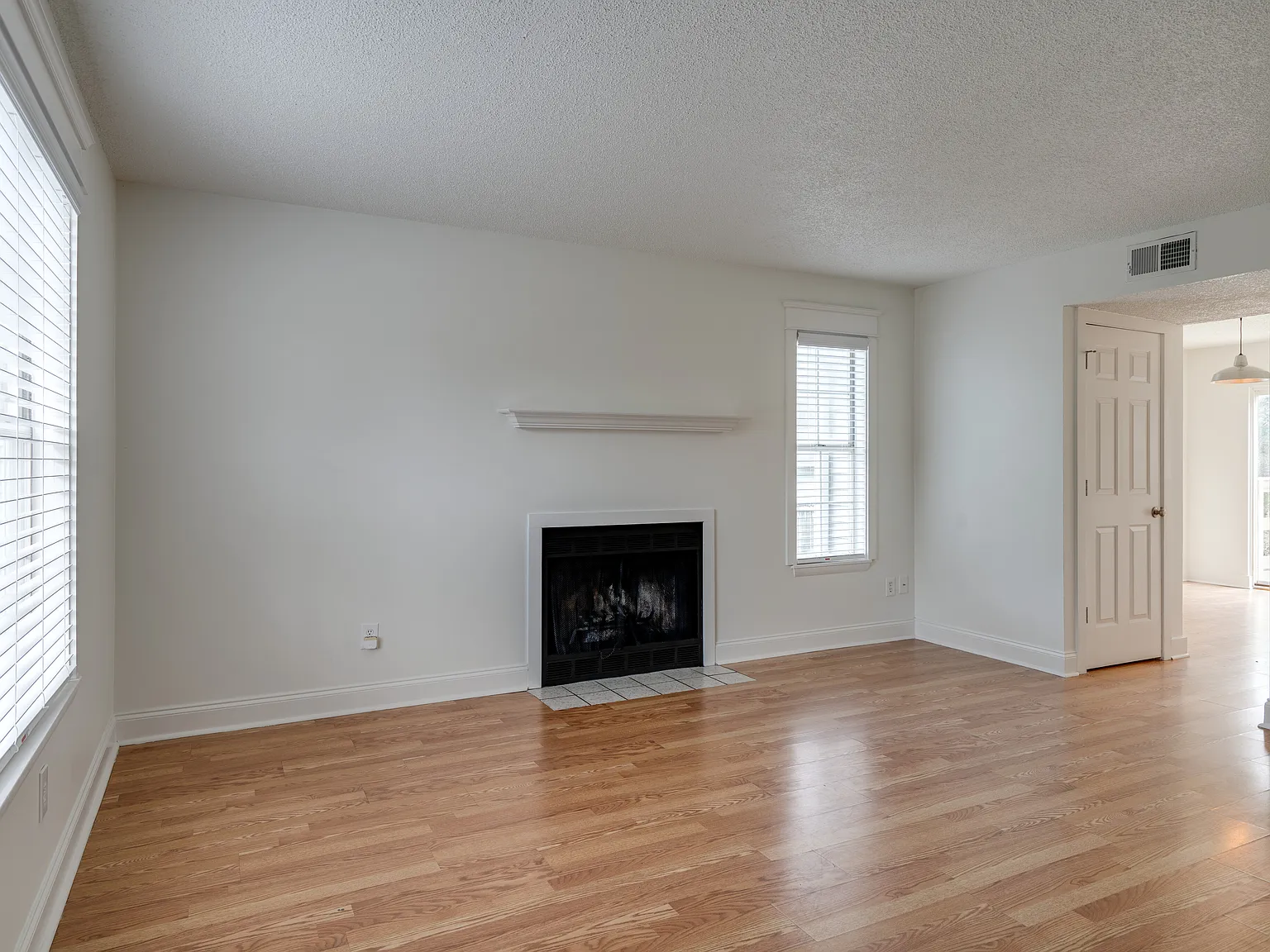 2 bed, 2.5 bath, 1226 sqft, $1,695 — Photo 3