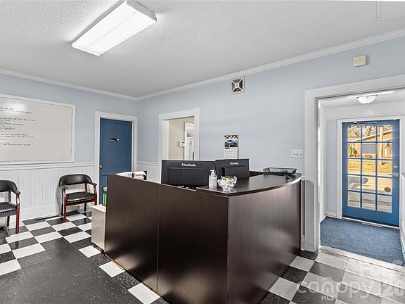 5th image of 1120 Davie Ave