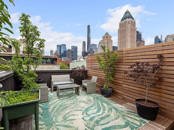 420 W 47th St APT 5C, New York, NY 10036