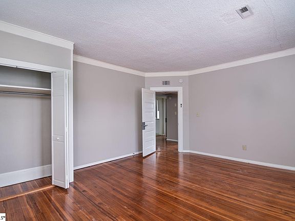 5th image of 801 E North St Unit 9