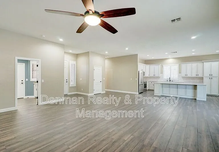 1357 N Drexel — Photo 13