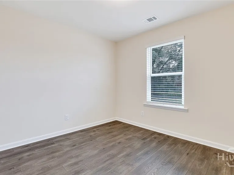 211 Vinesville Ct — Photo 22