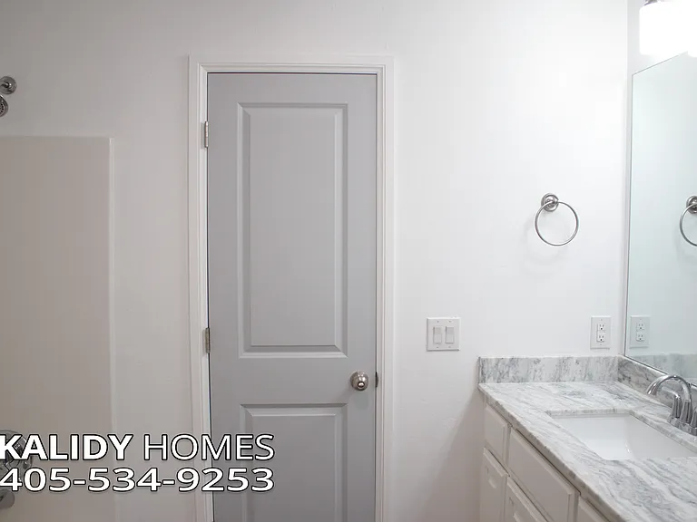 10601 NW 20th St — Photo 17