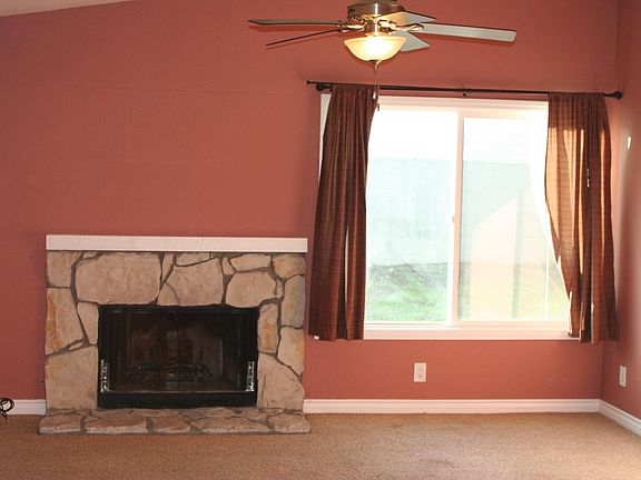 Living Room (Fireplace)
