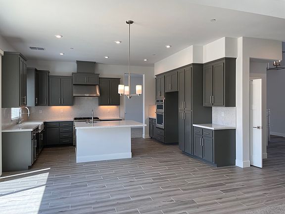 3rd image of 5545 Grevillea St