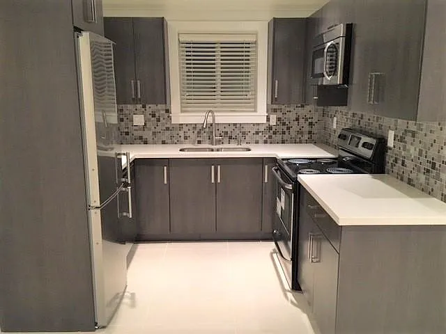 422 W 6th St — Photo 3
