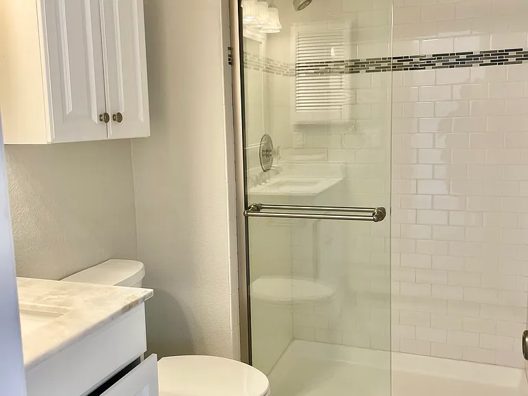836 S Vance St #E — Photo 4
