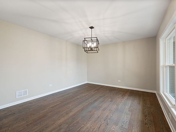 5th image of 8220 Legend Ln