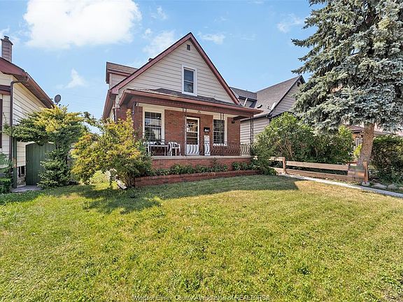 2nd image of 841 Pierre Ave